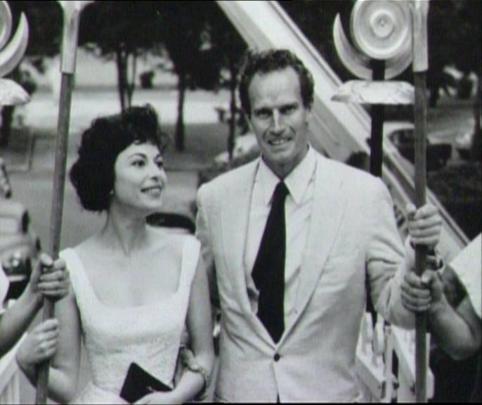 Charlton Heston con Haya Harareet, sua moglie nel film.